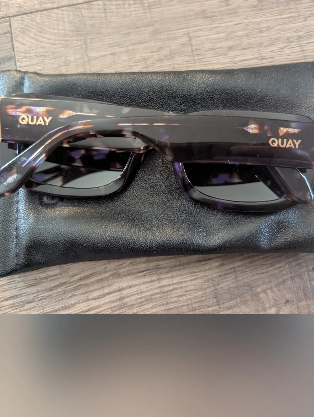 QUAY Sunglasses - Picture 3 of 3